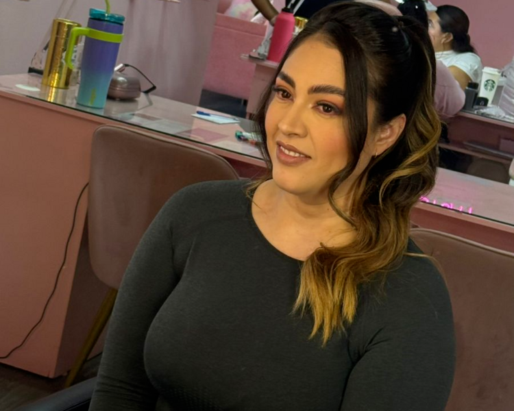 MAQUILLAJE SOCIAL CON CABELLO RECOGIDO