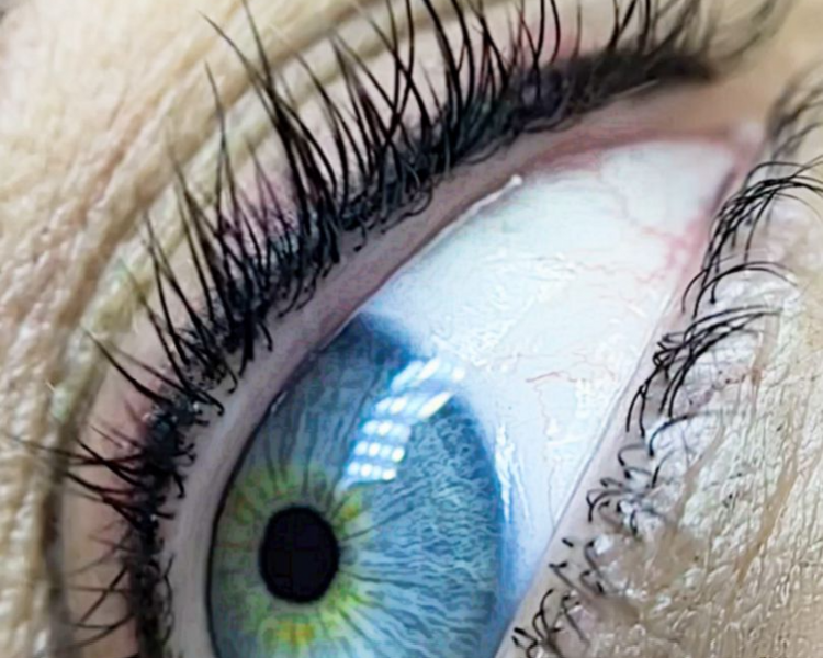 Relleno de pestañas con micropigmentación 