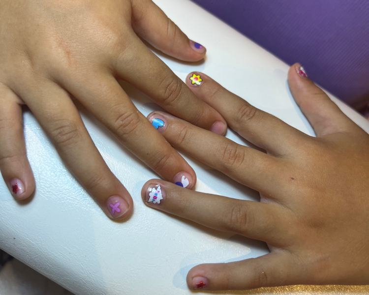 Manicuria para Niñ@s + Stickers a elección