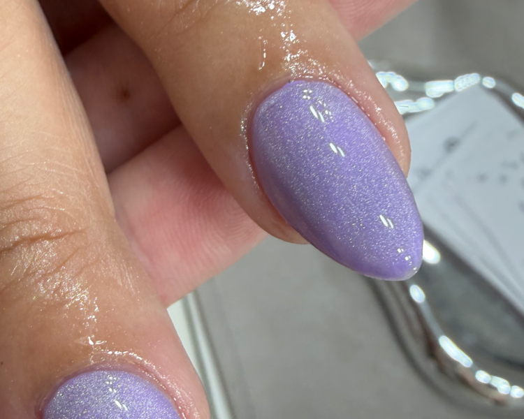 Kapping reforzado con Polygel y esmaltado semipermanente liso (incluye retiro de Cosmic) 