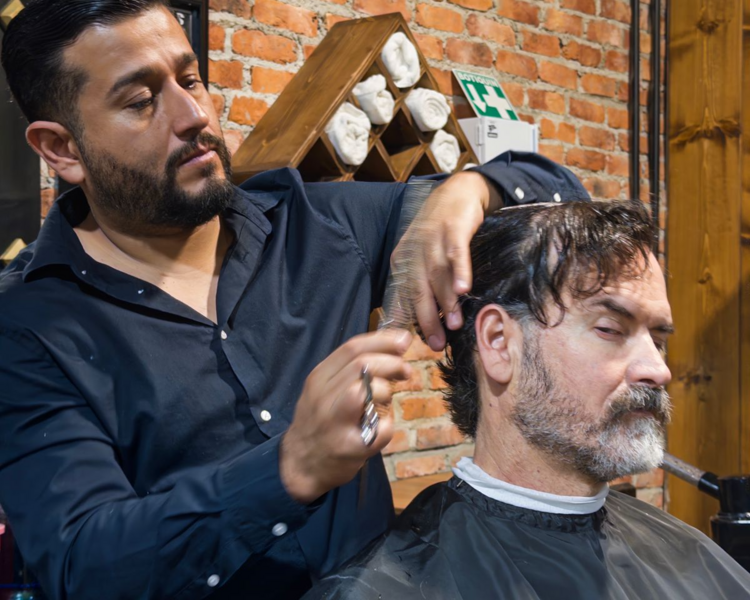 CORTE DE CABELLO CON VISAGISMO