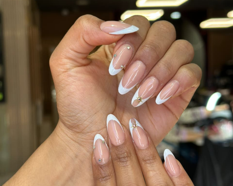 Uñas esculpidas en acrílico 