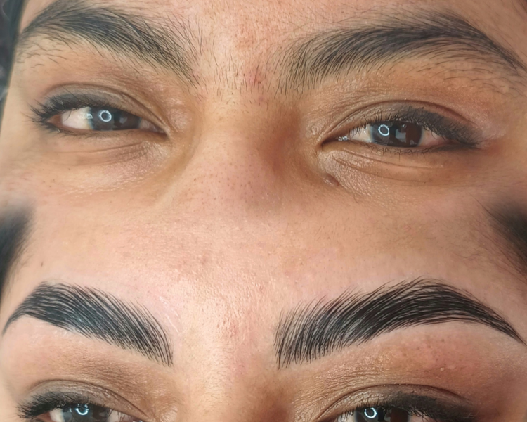 Laminado + Perfilado de cejas con hilo + Post tratamiento (27%OFF ABONANDO EN EFECTIVO) 