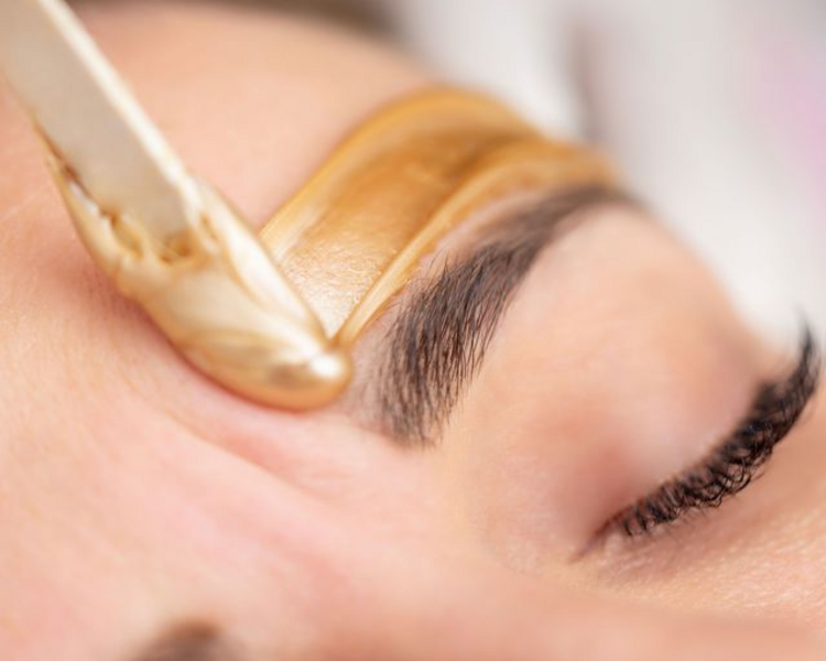 PERFILADO DE CEJAS CON CERA