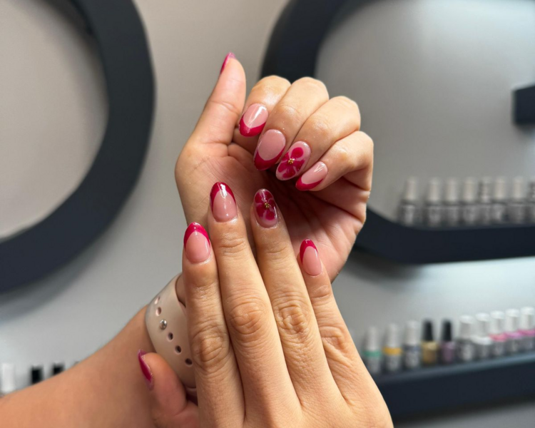 Acrilico o poligel sobre la uña natural