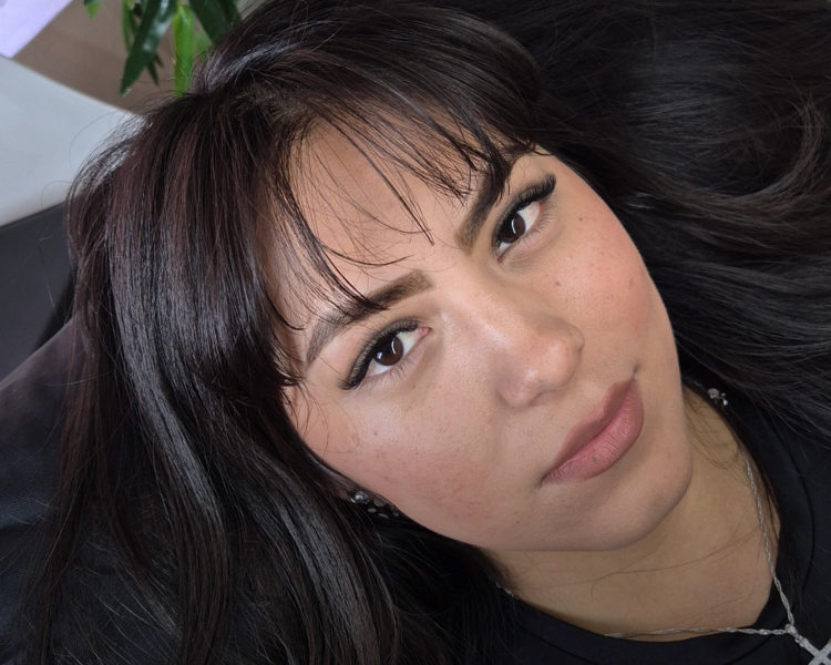 Pack Navideño: Extensiones + Diseño de Cejas de Regalo