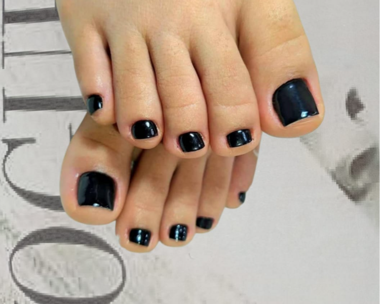 PEDICURA + ESMALTADO PERMANENTE