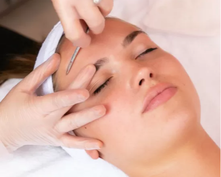 HIGIENE FACIAL AVANZADA CON DERMAPLANING