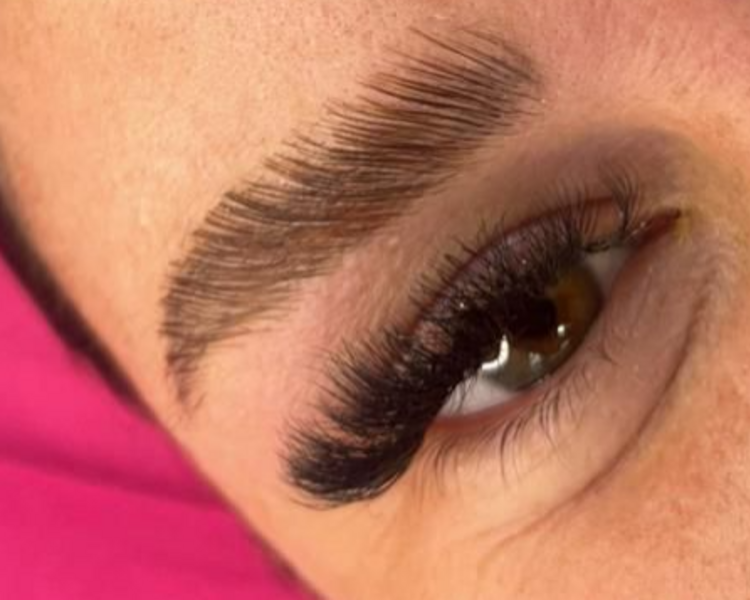 🌟Laminado de Cejas – Efecto peinado y natural