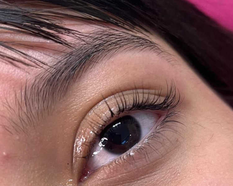 💖 Lifting pestañas + Perfilado de cejas 12% OFF