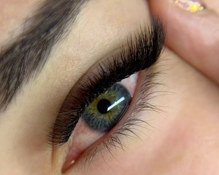 Extensiones de pestañas efecto Foxy 