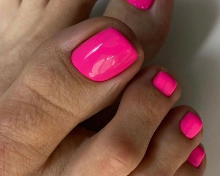 ESMALTADO SEMIPERMANENTE EN PIES