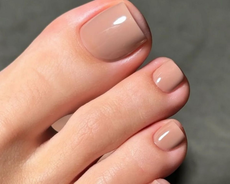 Uñas Press On + Pedicure con Gelish 