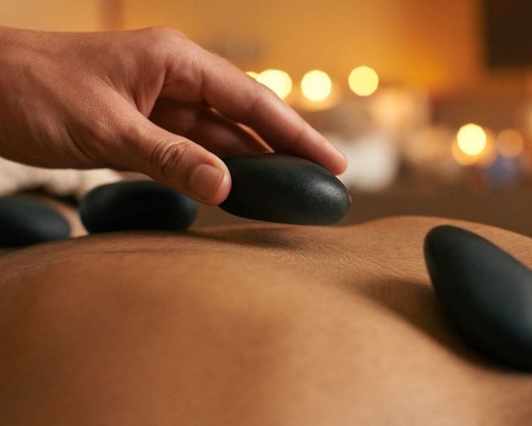 Terapia de calor con piedras