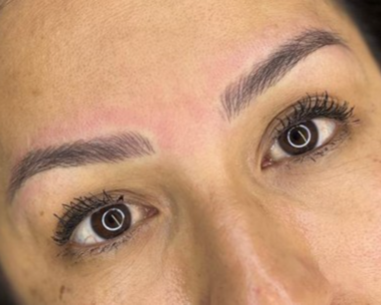 Un Nuevo Año, Una Mirada Perfecta (Microblading + Delineado 1 Linea)