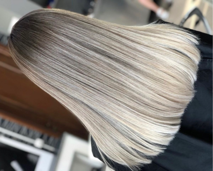 Power blond by Roxana. Cabello L