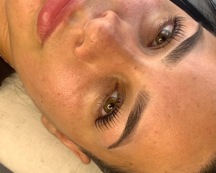 Combo Lifting de pestañas + perfilado de cejas 