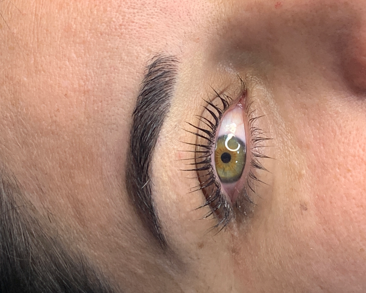 Combo Lifting de pestañas + perfilado de cejas + henna