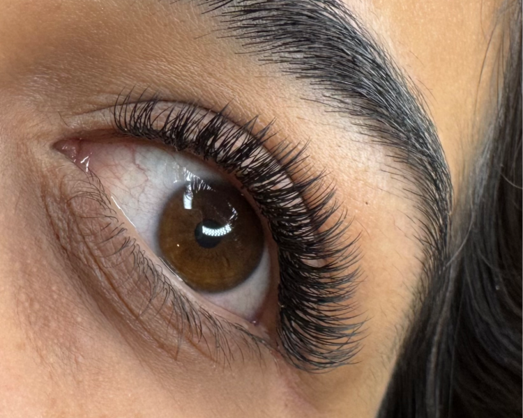 Extensiones de pestañas. Subtécnica híbrida.