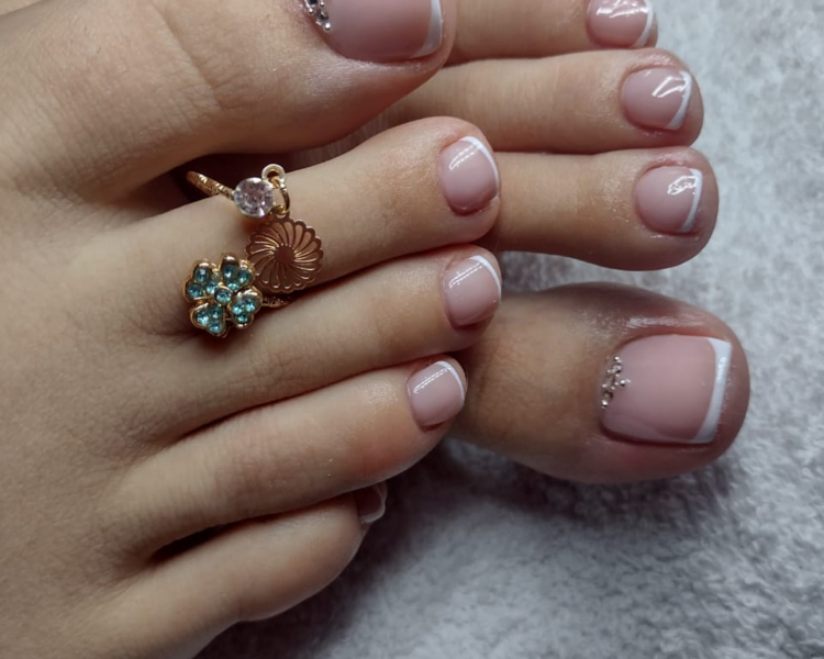 Pies esmaltado semipermanente