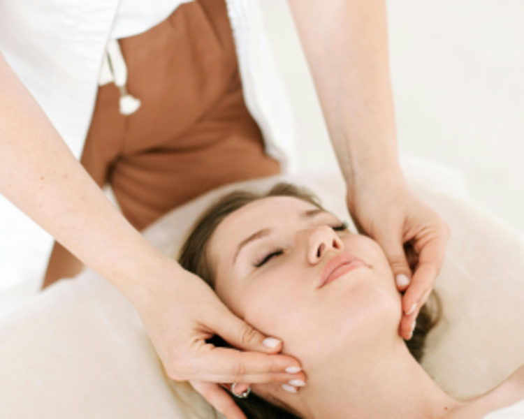 TALUS VITAL (LIMPIEZA FACIAL + MASAJE A ELECCIÓN + SAUNA)