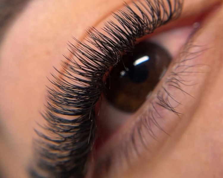 Pestañas efecto Aura//rímel tech 