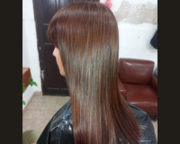 ILUMINACIÓN TONOS MORENA CON DECOLORACIÓN