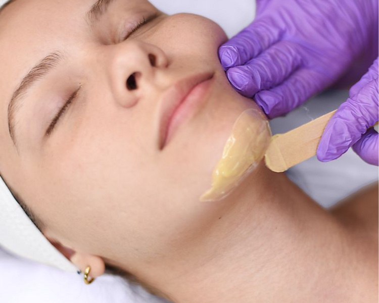 Depilación facial (hilo o cera)