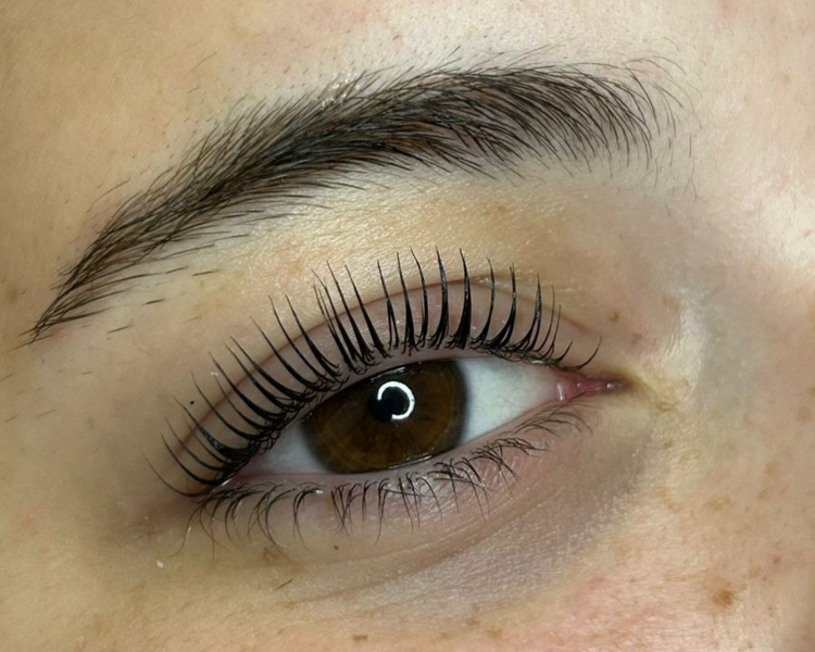 Lifting de Pestañas + tinte (incluye nutricion)