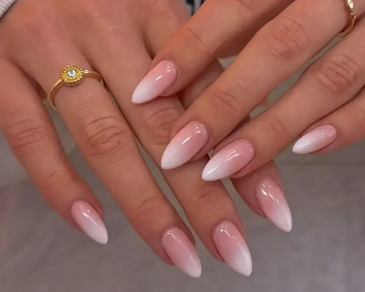 Manicure con Uñas Acrílicas 