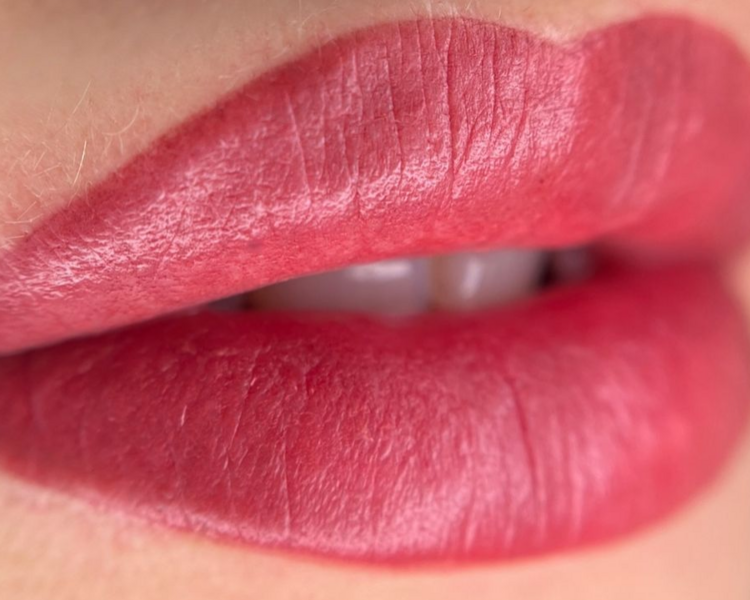 Micropigmentación de labios full color 