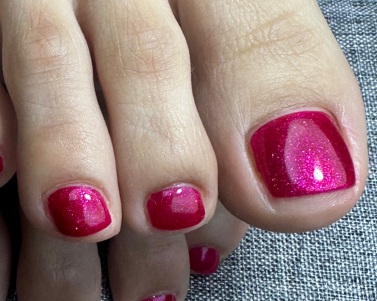 PEDICURA + PERMANENTE (incluye diseño y retiro ) 