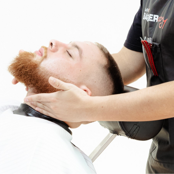 Corte de Cabello + Arreglo de barba con toallas calientes (opcional)