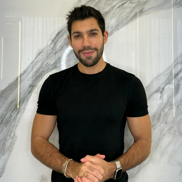 Diseño/Shatush/Baby shatush/Shatush cobrizo + corte + baño de cana (Tapar cana con baño de color localizado en cana unicamente) con JOEL. 