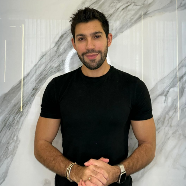 Diseño/Shatush/Baby shatush/Shatush cobrizo + corte + Tratamiento Absolut Repair Molecular con JOEL.