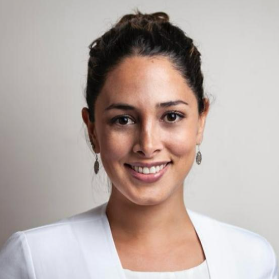 Dr Camila Maturana  