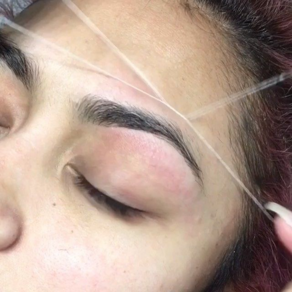 Perfilado de Cejas con hilo o pinza