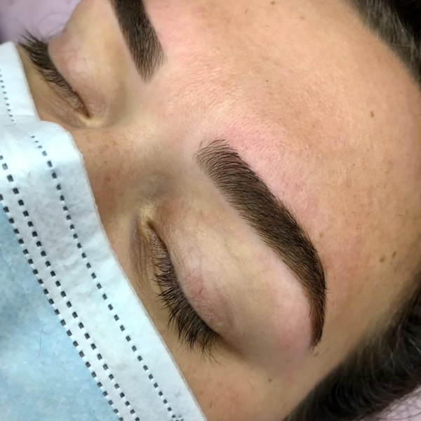 Perfilado de Cejas con henna