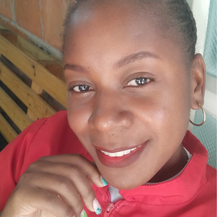 yesenia manicurista: 3233558122