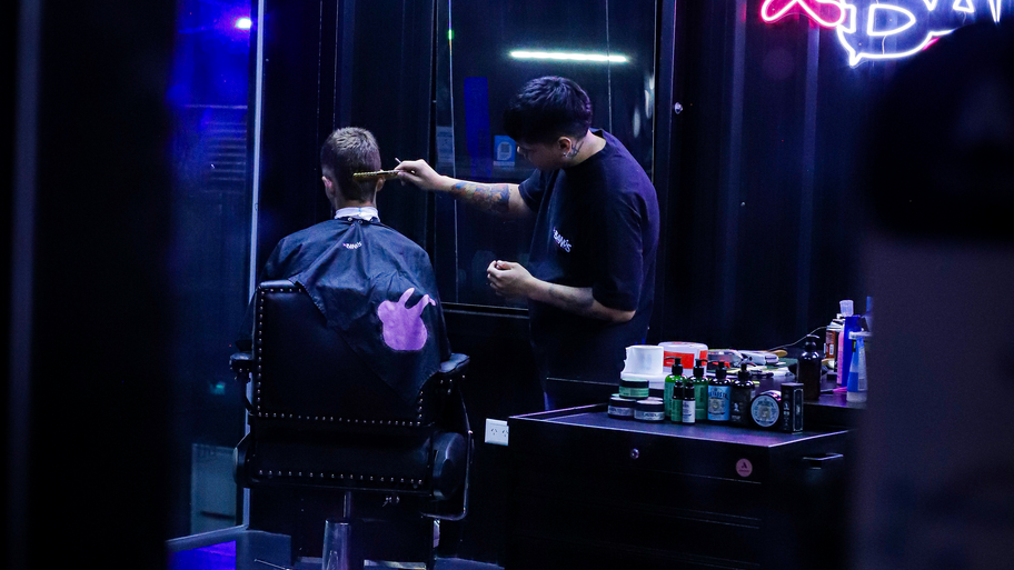 B A N Ú S B A R B E R S S H O P banner