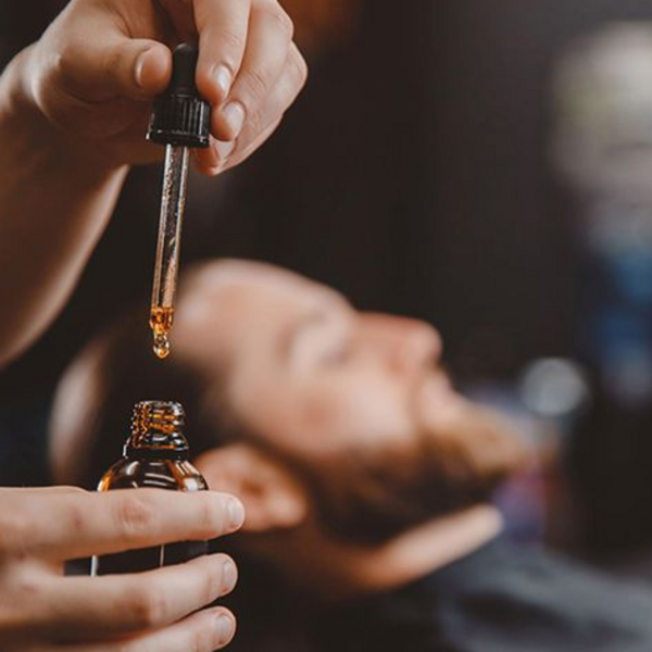 Corte de cabello y tratamiento de barba.