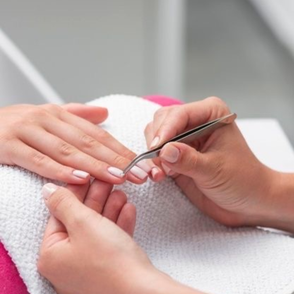 Reposición de uña gel manos 