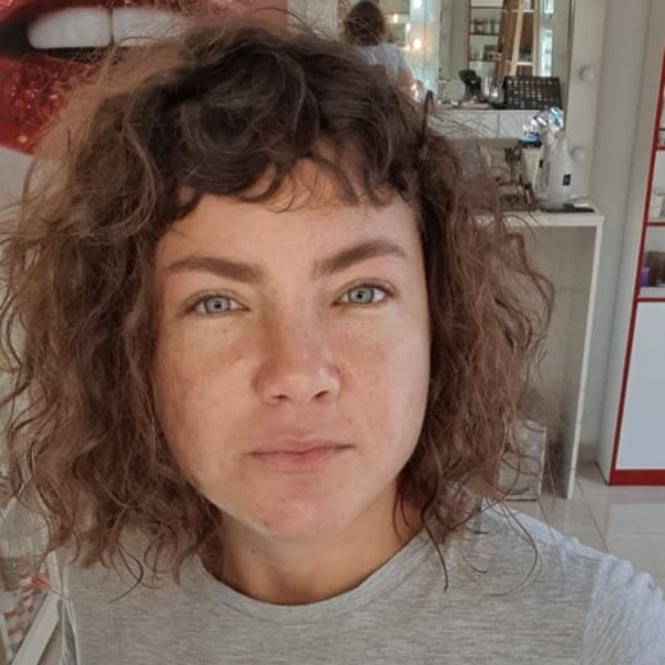 Perfilado de cejas + laminado + corte de pelo (Incluye lavado Premium)