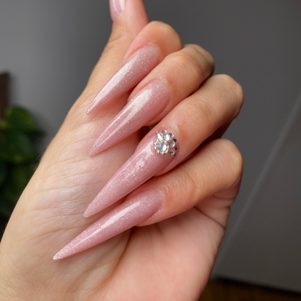 Esculpidas en Polygel con esmaltado semipermanente.