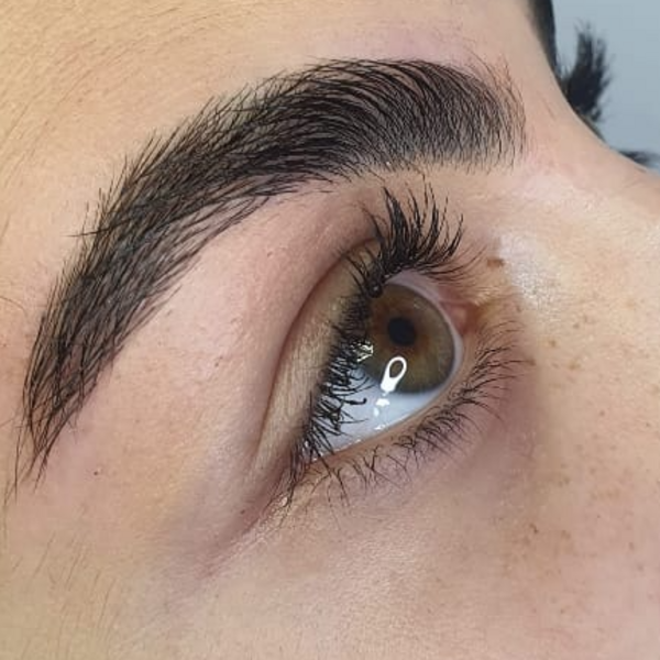 Perfilado de cejas por primera vez 