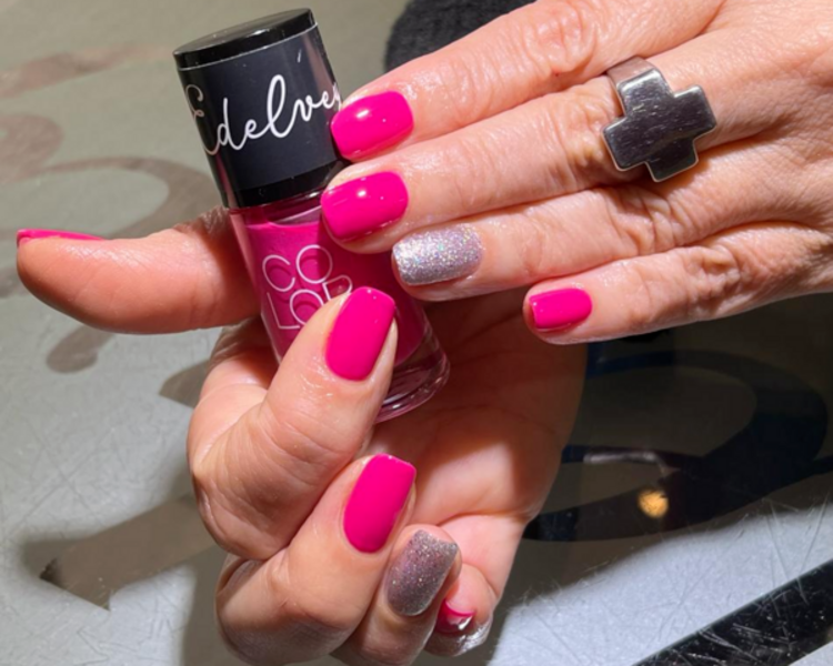 Manicuria con esmaltado tradicional/comun