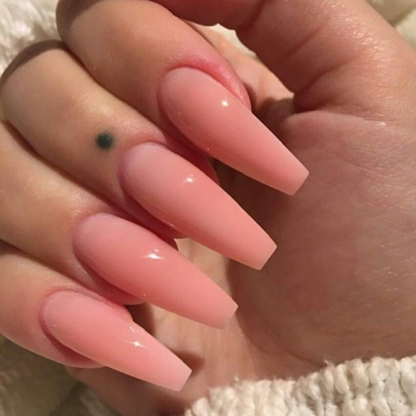 EXTENSION DE UÑAS ACRILICAS EN TONO NATURAL (NUDE)