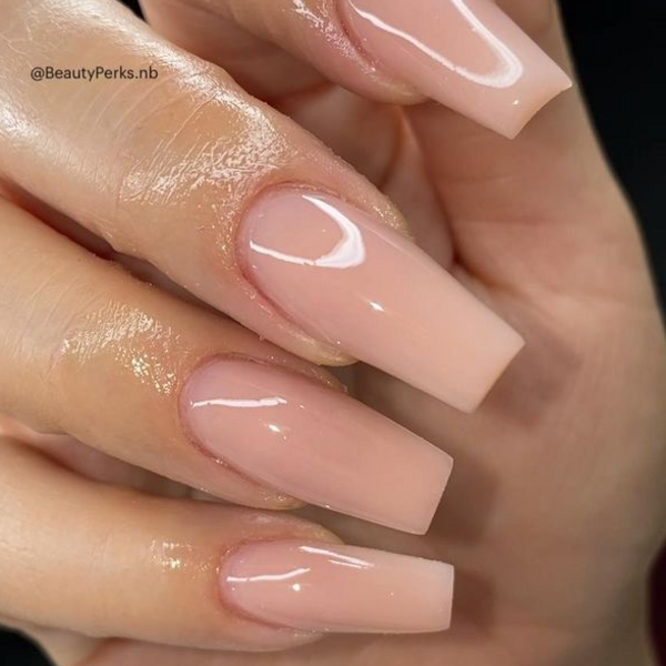 EXTENSION DE UÑAS POLYGEL EN TONO NATURAL (NUDE)