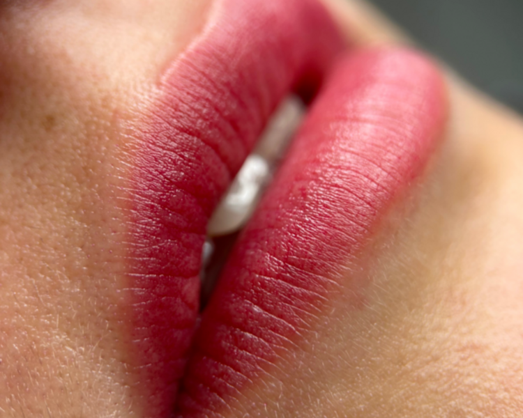 ACUARELA LIPS  ( LABIOS PERFECTOS CON COLOR / NEUTRALIZACION)