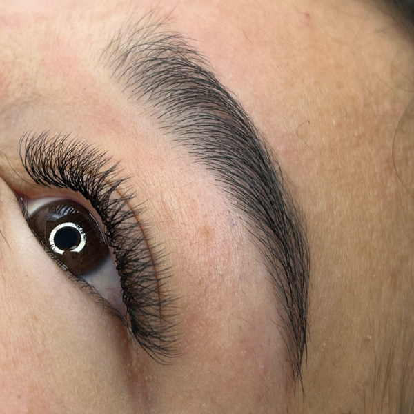 PERFILADO  DE CEJAS CON HILO 